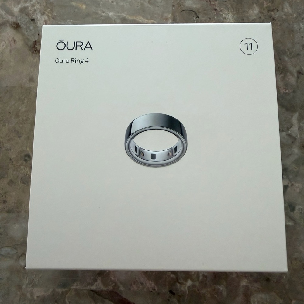 Oura Ring 4 in Elegant Silver - Picture 1 of 4